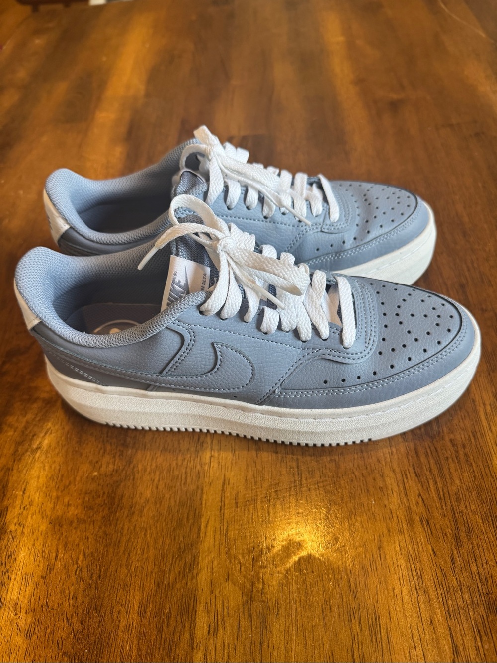 Low-Top Light Blue Casual Sneakers with platform White Sole